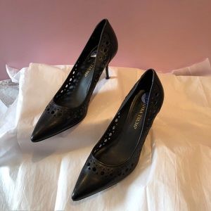 Ivanka Trump black pumps